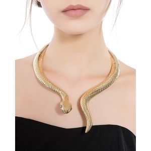 Chokers Kdlun Snake With Eloy Curved Bar Design Neck Collar Choker Halsband för kvinnor Imitation Pearl Statement Necklace Party Jewelry 230923