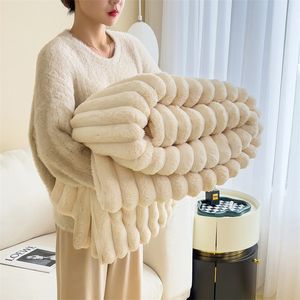 Decke Künstliches Kaninchen Plüsch Herbst Warm für Betten Weichkorallen Fleece Sofa Überwurf Bequemes verdicktes Bettlaken 230923