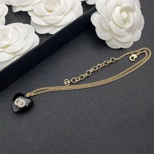 Necklace Fashion Women Designer Necklaces Choker 18K Gold Plated Brand C-Letter Pendant Heart Chain Crystal Statement Wedding Jewelry