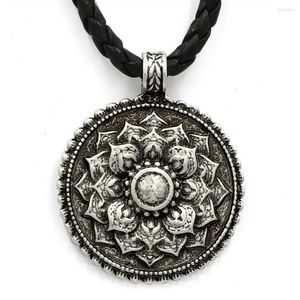 Collane con ciondolo Collana di gioielli con amuleto rotondo con mandala religiosa intagliata in metallo squisito