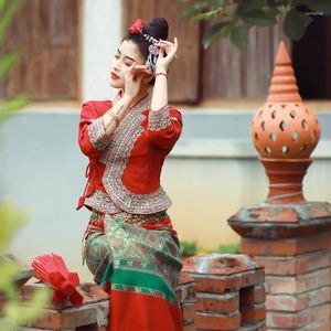 Etniska kläder 2023 Thailand Klassisk röd bröllopsklänning Sydostasiatisk stil Thai Traditionell Women Festival Travel Vintage