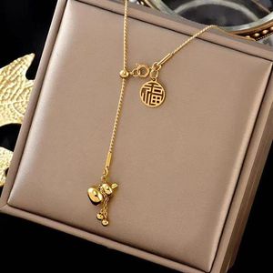 Pendant Necklaces Hulu Titanium Steel Necklace Plated 18k Gold Pull-out Collarbone Chain Tassel Letter For Women206V