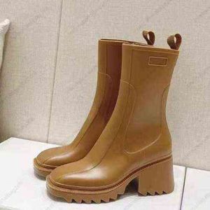 Marca de dedo do pé quadrado botas de chuva para mulheres salto grosso sola grossa tornozelo botas designer chelsea botas senhoras bota de borracha sapatos de chuva g1112