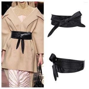 Cinture Cintura nera Bowknot Lace Up Pelle sintetica Legatura più lunga per le signore Donne sul vestito con fiocco Cintura con cinturino