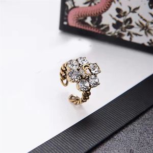 Europeiska varumärkesmode kluster ringar mässing guldpläterad diamant charm för bröllopsfest vintage finger ringdräkt smycken245n