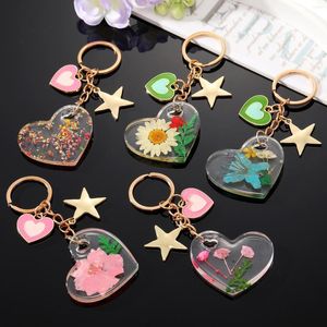 Keychains Clear Real Dried Flower Harts Daisy Petal Heart Star Pendant Metal Key Chain Lobster Clasp Keyring Holder Party Gift Jewelry