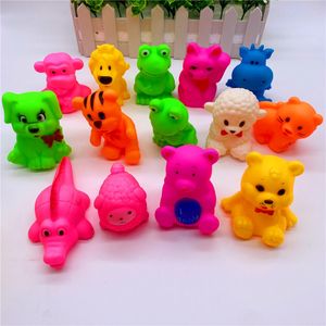 Giocattoli da bagno 6 pezzi / pacco Cute Lovely Baby Kids Squeaky Rubber Animal Bath Toys Bambini Nuoto in acqua Divertimento giocando Giocattolo per ragazzi nati Ragazze 230923