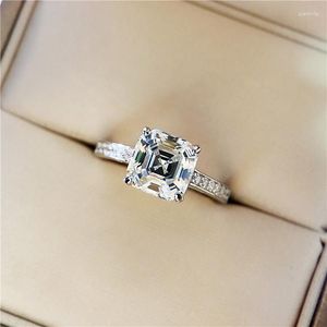 Pierścienie klastra Soild Białe złoto Placed Pierścień Wedding Square Diamond Zespół zaręczynowy Srebrny 925 Biżuteria