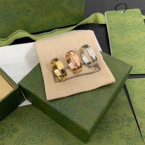 Luxurys Designers Banda Anéis Moda Homens Mulheres Titânio Aço Gravado Carta Padrão Amantes Jóias Anel Estreito Tamanho 5-11 Com Bo209S