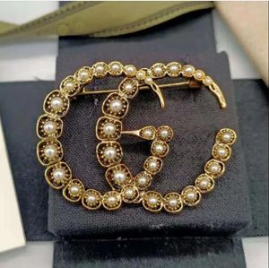 Classic Designer Double Letter Brooches Geometric Bronze Sweater Suit Collar Pin Brooche Fashion Crystal Rhinestone Pearl Brooch Wedding Jewelry 20style