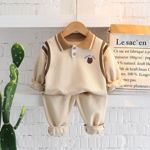 Kläder sätter hösten Childrens Cute Cartoon Bear Longsleved Suit Boys and Girls Lapel Sweater Sports Baby Twopiece 230923