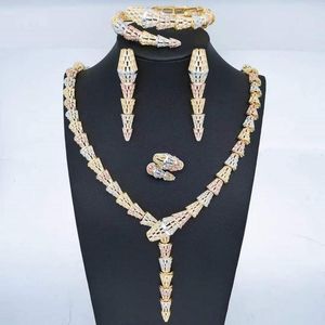 Conjunto de brincos de colar 4 unidades / conjunto Design original Dazzdelic Cubic Zirconia Snake completo para mulheres namoro e festa