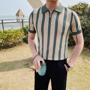 Mäns T-skjortor 2023 High Fashion Personality Zipper Lapel Casual T-shirt Summer Retro Stripe Color Kontrast Stickning Kort ärmskjorta
