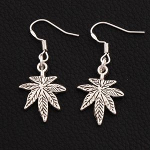 Maple Leaf Dangle Chandelier örhängen 925 Silver Fish Ear Hook 30Pairs Lot E360 37 6x15 6mm239w