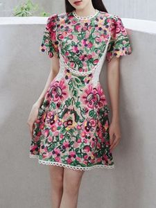 Grundläggande avslappnade klänningar 2024 En linje ny modedesign Runway Dress 2023 Lace broderi Flower Rose Red Summer Dresses Vestidos
