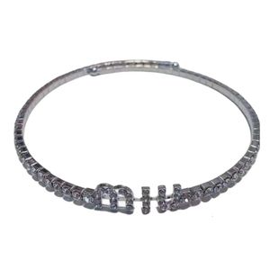 Colar de strass com letras Miumius Designer colar de moda de luxo perfeito para presentes de feriado para meninas