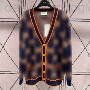女性用セーターデザイナー23女性ニットデザイナートップスオールオーバーレターJacquard Milan Runway Brand V-Neck Crop Top Shirt High End Elasticity Cardigan