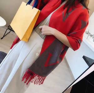 スタイリッシュな女性カシミアスカーフフルレタープリントプリントソフトタッチタグ付き温かいラップ秋の冬の長いショール23色はオプションですaaa4