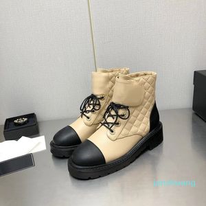 Stivale alto da moto da donna in pelle di vitello lucida beige scuro nero impermeabile stivali alti con fibbia lacci scarpe casual invernali stivali da neve Martin moda di lusso