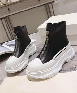 Boots Top Luxury Men Tread Slick Zip Boot Black White Calf Leather Round Toe Textured Rubber Wrap Women Ankle Boots Comfort Couple Winter Walking