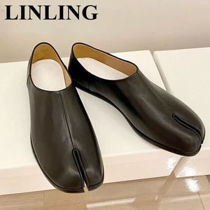 Dress Shoes Men Women Flats Tabi Ninja Woman Genuine Leather Comfy Split Toe Design Casual Black Soft Bottom Loafers 230925