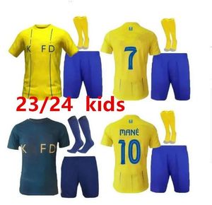 Kids Kit Al Nassr FC Soccer Jerseys 2023 Ronaldos Home Yellow Away Gonzalo Martinez Talisca Ghislain Konan Vincent Aboubakar23 24 Al-Nass FC Barn i åldern 2-14 år