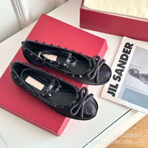 Valentine tone-on-tone Ballet flats with Satin ballerinas studs Round Head Pleated Silk Bow Shoe Flat Bottom Riveted Ballet Dance Shoes Female shoes LF9AB