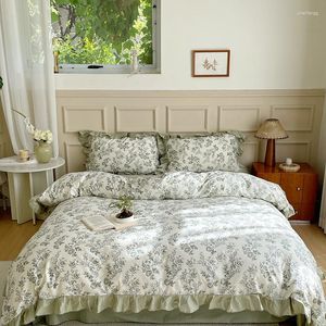 Set di biancheria da letto Vintage francese pastorale fiori stampa di piante pizzo volant principessa set di cotone copripiumino lenzuolo federa