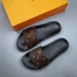 Klassiska vattnet vid vattnet Luxurys designer sandal med låda gummi casual sko glid kvinnor män inomhus tryck mule sommarpool glidande strandreglage dam