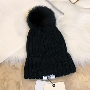 Knitted Hats Woolen Designer Winter Warm Beanie Caps For Mens And Womens Fitted Hat Cashmere Casual Skull Cap Fashion Outdoor Gift AAA