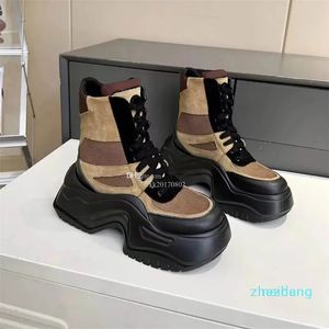 Designer-Martin-Stiefel, Motorradstiefel, modische Damenstiefel, mittellange Stiefel, schwarzes Leder, Keilabsatz, Spitze, Buchstabe, dicker Absatz, Ritter