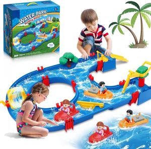 Brinquedos de banho Brinquedo de água para crianças 39pcs DIY Mini Water Park Building Blocks Toy na mesa ou gramado Beach Waterway Playset com 2 barcos para crianças 230923