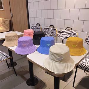 8 estilo 2021 chapéu de balde de alta qualidade para mulheres moda clássico charme preto branco triângulo carta impressão chapéu de náilon outono primavera fis346m