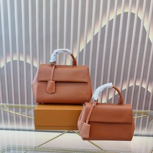 고급 디자이너 가방 BB 물 리플 Clooney Tote Presbyte와 꼰 스트랩 크로스 바디 숄더 백