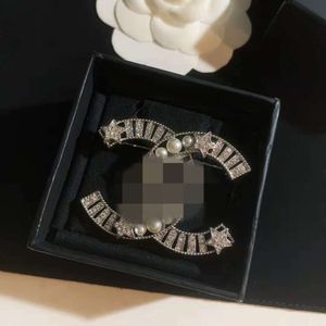 Designers para mulheres pequeno broche perfumado brisa novo conjunto diamante alta edição perfumado pino pérola coração broches moda clássica