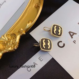 Fascino superiore Orecchini di lusso Orecchini di design con ciondoli Orecchini placcati in oro 18k Gioielli di moda di marca Design rotondo per le donne Accessori per feste di nozze Coppia selezionata Gif