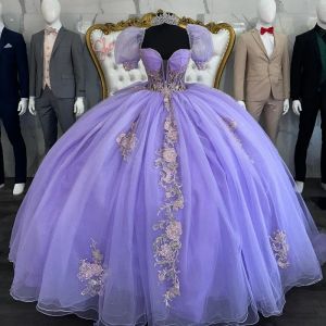 2023 Lavender Quinceanera 드레스 짧은 소매 레이스 아플리크 주름 얇은 색 연인 목 목선 스윕 기차 코르셋 백인 16 파티 댄스 볼 볼 이브닝 밴드