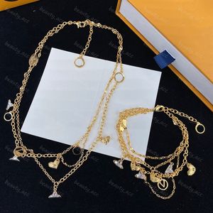 Women Designer Necklace Flower Bracelet luxury designer jewelry Set Gold Chains Brass Engraved V Necklaces Charm Bracelets with box D-5