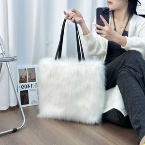 Autumn and Winter Fur Bag Large Capacity Fox Fur Shoulder Bag Portable Large Bag Minimalist Style Tote Bag 230926