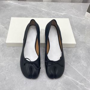 Sapatos de vestido Europeu e americano primavera split toe único sapato mulheres salto médio couro raso ovelhas pele porcos sapatos 230925