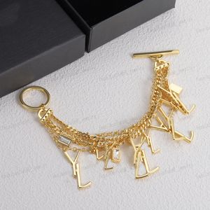 Goldarmband, mehrschichtige Kette und Alphabet-Kristall-Anhänger-Designer-Armband, modische Persönlichkeit mit Schnalle, Geschenk