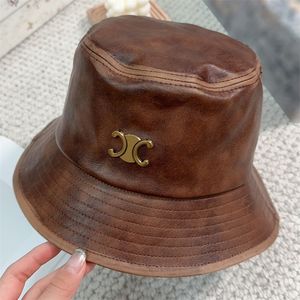 Autumn Pu Leather Bucket Hats For Women Designer Fisherman Sunbonnet Mens Baseball Cap Black Brown Triumph Buckle Gold Montered Fedora