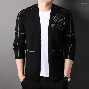 Maglioni da uomo Autunno e Inverno 2024 Cardigan lavorato a maglia Moda coreana Casual Giovane cappotto maglione stampato tigre di mezza età