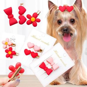 犬アパレル2PC/セットピンクヘアクリップドッグフラワーハートペットヘアピンかわいい子犬の装飾弓少女ギフト小さな物資のギフト