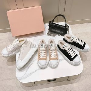 Designer Casual Shoes Women Wool Shoe Lace-Up Plush Sneakers Comfortable Thick Soled Trainers Lady Warm Winter Fur Furry Shoe