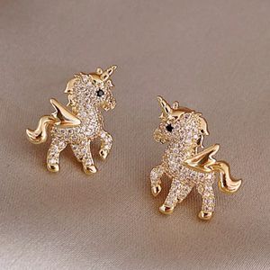 Stud Unicorn Earrings Crystal Fashion for Women Girl Utsökta smycken gåvor 230926