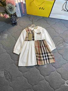 2023 Designer-Kleid für Mädchen, modische Babykleidung, Khaki, Spleißdesign, Kinderkleid, Größe 90–140 cm, langärmeliges Revers, Kinderrock, 25. September