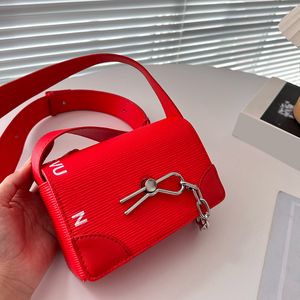 Tasarımcı Kadınlar Mini 16cm Makyaj Çantası Kutusu Sacoche Clamshell Pilded Gümüş Donanım Metalik Toka Lüks El çantası Geniş Omuz Kayışı Crossbody Crossbody Çantalar Saklama Kutusu