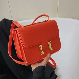 Kadın çantası tasarımcısı 2023 Yeni trend mizaç küçük kare çanta bir omuz crossbody çanta 7 renk