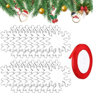 Portachiavi 30 pezzi/set ornamento di Natale in acrilico a forma di fiocco di neve bianco albero da appendere decorazioni per Natale fai da te